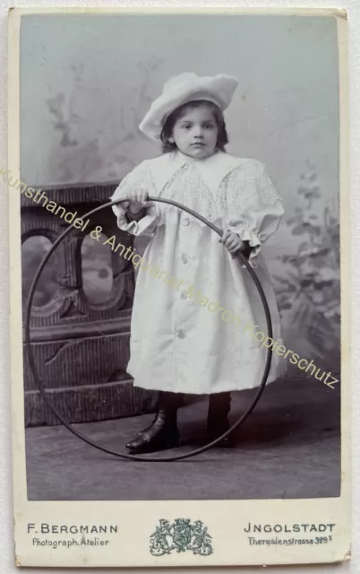 orig. CDV Foto Fotografie Kind Kinder um 1890 Bergmann Ingolstadt Spielzeug
