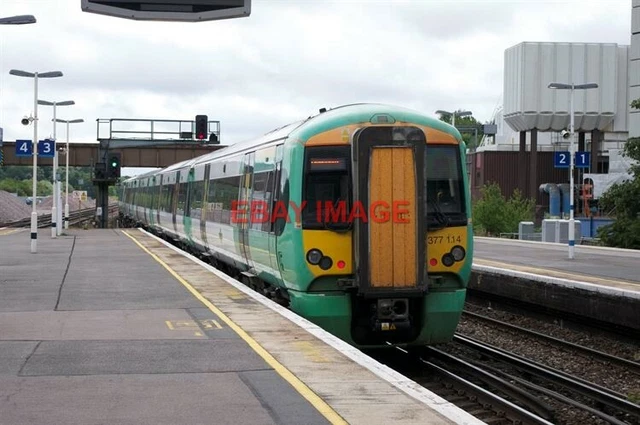 PHOTO CLASS 377 377124+377114 Depart Gatwick Airport 2C69 1233 London ...