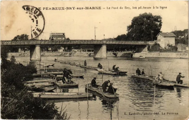 CPA Le PERREUX-Bry-sur-MARNE - Le Pont de Bry les pecheurs a la ligne (390268)