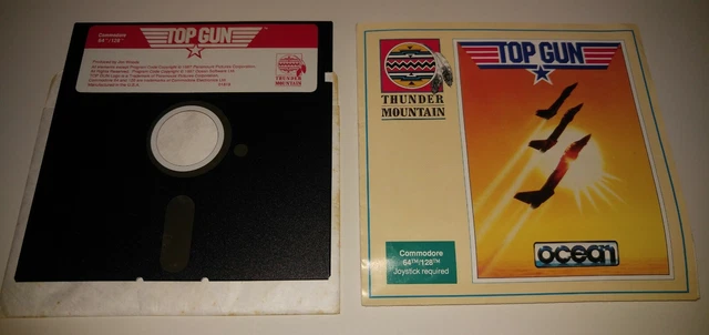 Ordinateur Vintage Commodore 64 Avec Deux Joysticks Et Un Lecteur De Disquette Ec0w21