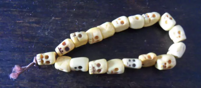 Yakknochen Hand Mala (Gebetskette) Totenkopf Tibet ca. 9 cm lang