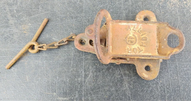 ANTIQUE Cast Iron Alligator Door Latch Barn Or Gate