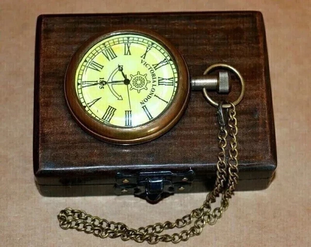 Montre de poche analogique vintage en laiton antique à