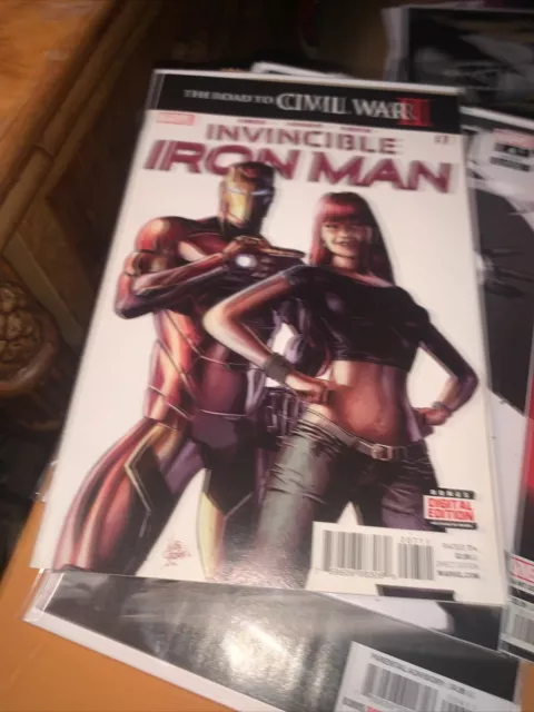 Invincible Iron Man #7 Hot Key NM- 1st Print Riri Williams Ironheart Marvel MCU