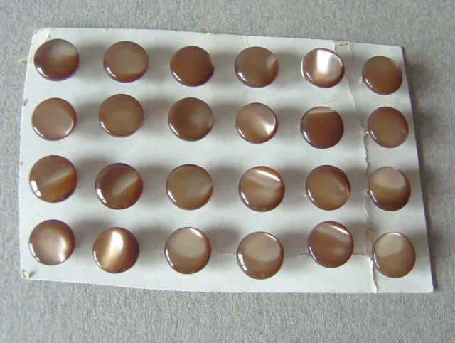 24 anciens petits BOUTONS bruns NACRE véritable  vintage mother-of-pearl buttons