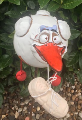 Handgemachte Gartenkugel Mit Storch & Baby – Wetterfeste Keramik-Deko Für Beet, Blumenbeet Oder Rasen