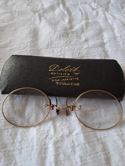 Ancienne paire de Lorgnons, Pince-nez ou Bésicles monture en or .