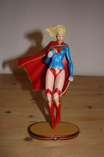 DC Comics cover girls Supergirl statue