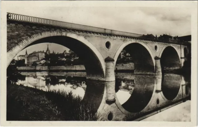 CPA AK Saint-Gaultier Perspective du pont s la Creuse FRANCE (1177441)