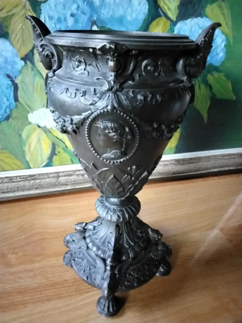 Vase Balustre en Régule décor personnages Antique période Napoléon III 22
