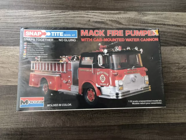 81-1213 MONOGRAM "SnapTite" 1/32nd Scale MACK FIRE PUMPER Model Kit, BNIB