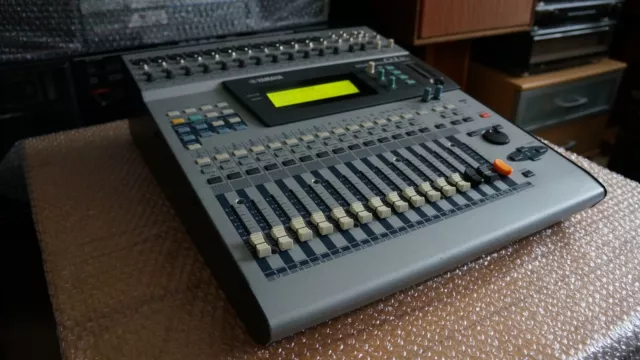 Yamaha-01V - Digital Mixer Mixing Console ((( Defekt-Strom Komm Nicht Alles )))