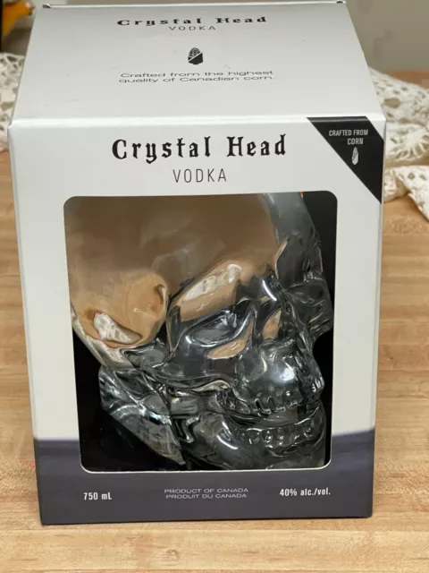 CRYSTAL HEAD VODKA GLASS SKULL DAN AKROYD 750 ml BOTTLE W/ ORIG BOX & STOPPER