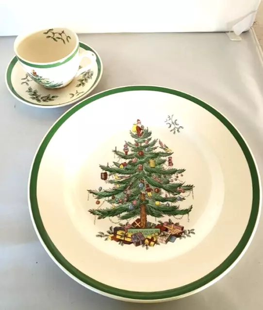 Spode Christmas Tree 2 Dinner Plates 2 Cups & Saucer England Green Trim S3324-E