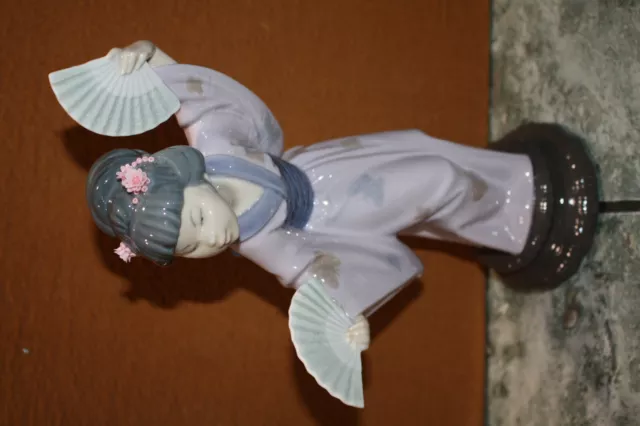 Lladro Japanese Geisha Girl With Fan #4991 12" Tall Lladro Japanese Geisha Girl With Fan #4991 12" Tall