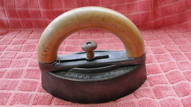 Ancien FER A REPASSER  TAYLOR FORBES  GUELPH CANADA ART POPULAIRE OLD IRON