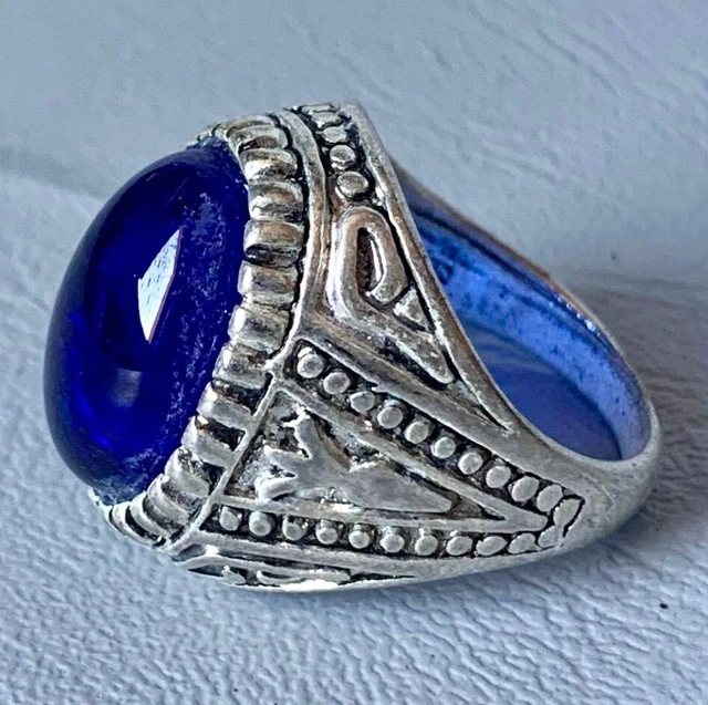ANCIENT ISLAMIC SILVER RING WITH BLUE STONE - CIRCA 9th/10th CENTURY