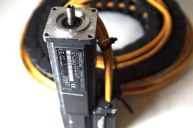 Rexroth Indramat MKD025B-144-KP0-KN 9000 RPM, 0.4kW, 0.59Nm, 98.4V R911261348