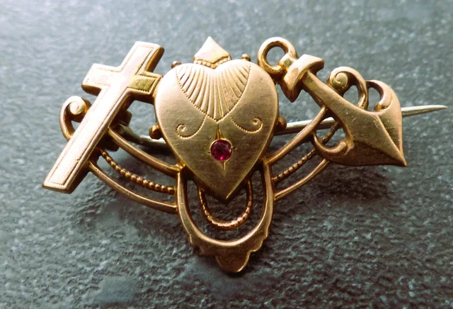 Ancienne BROCHE en Pomponne avec rubis Ancre croix coeur