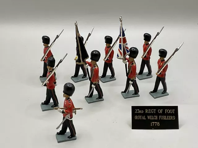 Royal Welch Fusiliers Marching with Colours, Britains-like, 9 Figures