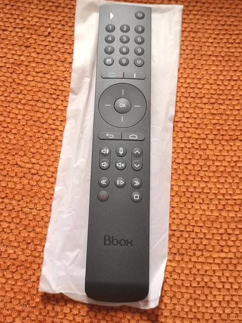 Telecommande  Décodeur  Bouygues BBOX ULTYM..... ( PAS DE CACHE PILES )