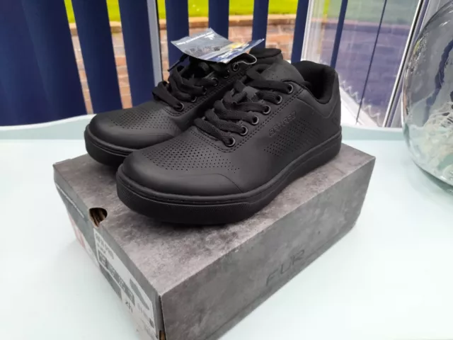 BNIB FLR Pro Flat Cycle Shoe Colour Black Size 6.5 40