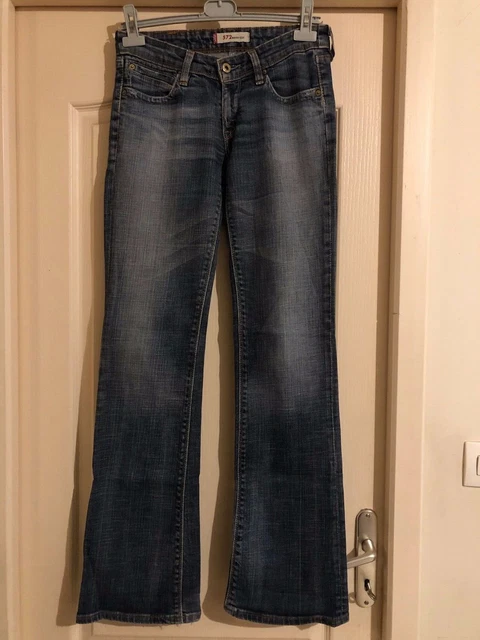 JEAN FEMME TAILLE basse LEVIS 572 Boot Cut taille 38 EUR 17 00