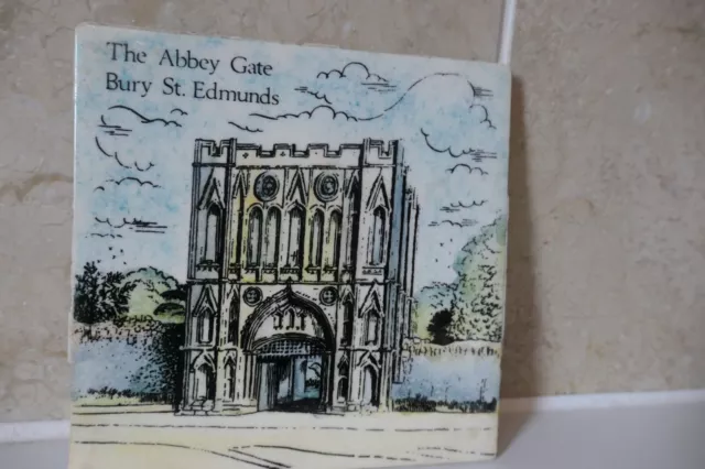 1970'S Florian Saxmundham Pottery 15.8 Cm Art Tile -Abbey Gate- Bury St Edmunds
