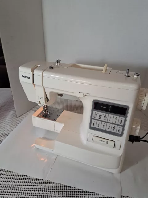 Máquina de coser de colección Brother XL-2010 funciona pero para piezas o reparación, sin pedal