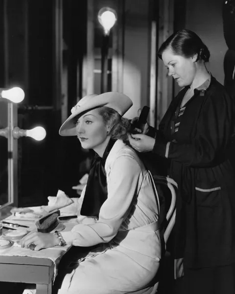 Carole Lombard ~ salon de coiffure ~ spa ~ photo ~ décor ~ styliste ~ affiche ~ 16"x 20"