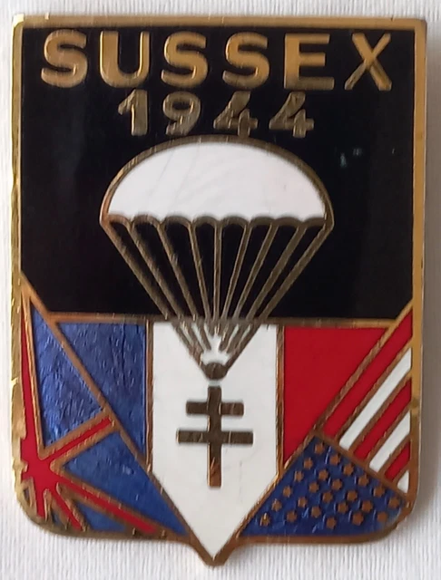 IP547 - Badge D'Official of / The 10° Cross De L'Humanities