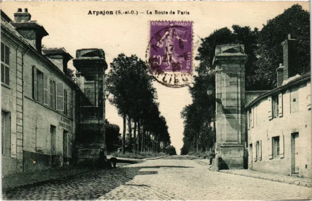 CPA Arpajon Route de Paris (1362006)