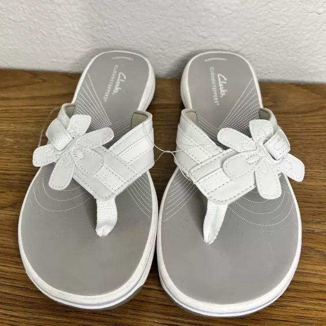 Clarks Womens Cloudsteppers Brinkley Flora Flip-Flops White 6 US