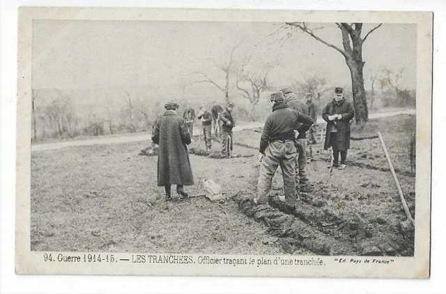 Militaire Guerre 1914 Les Tranchees Officier Tracant Le Plan D Une Tranchee