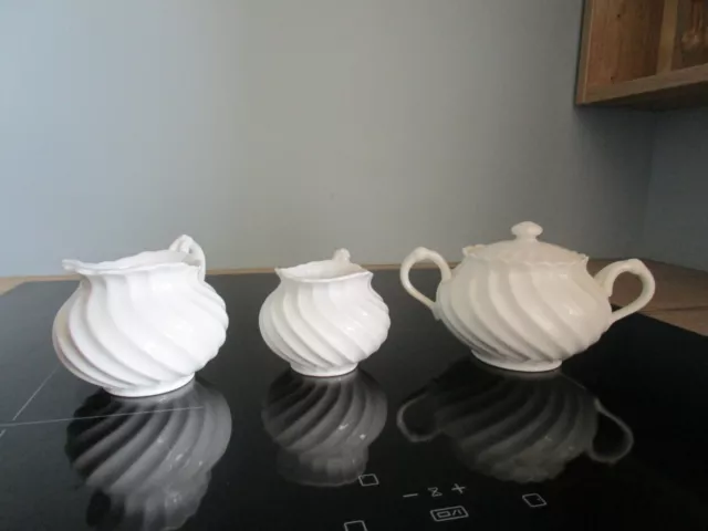 Lot Pot à lait , pot à crème et sucrier  Torse blanches  de Limoges Haviland