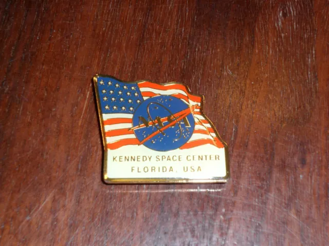 Vintage NASA Kennedy Space Center Florida USA Flag Hat Pin
