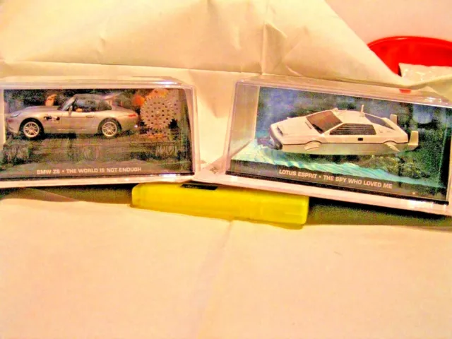 UH 1/43 - LOT DE 2 VEHICULES DE JAMES BOND 007 = 1x LOTUS ESPRIT  +  1x BMW Z8