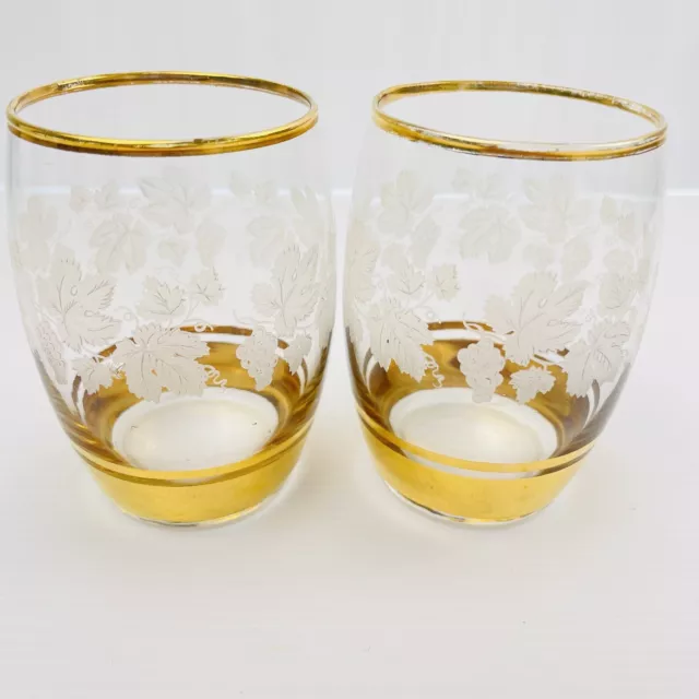 https://www.picclickimg.com/r-AAAOSwt~5kgGi5/Vintage-Tumblers-Gold-Bands-White-Grapevine-Etched.webp