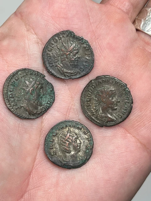 Lot De 12 Monnaies Romaines Anciennes Authentiques - Bronze, IIIe/IVe Siècle, Trouvées Au Détecteur De Métaux En Italie - Pour Collectionneurs
