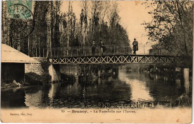 CPA Brunoy La Passerelle sur l'Yerres FRANCE (1372029)