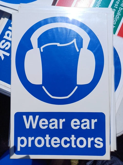 Indossare protezioni occhi segno di sicurezza