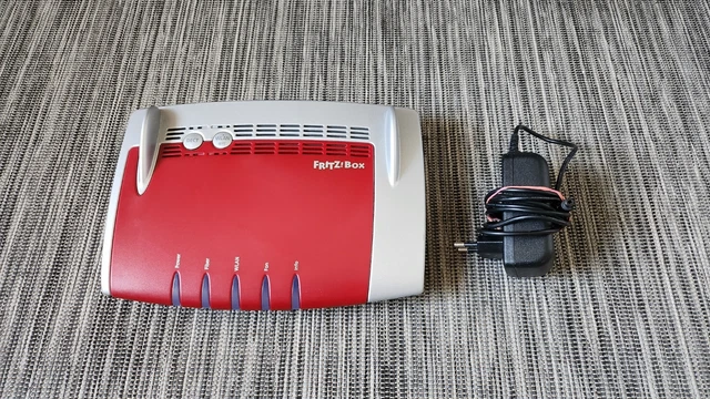 FRITZBox 5490 Fiber / WLAN Router / Glasfaser  / rot