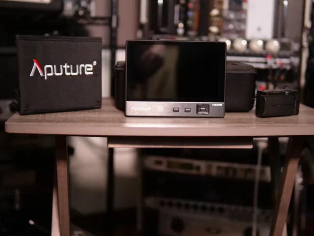 Aputure V-Screen VS-2 7 inch LCD Field Monitor with Case & Battery