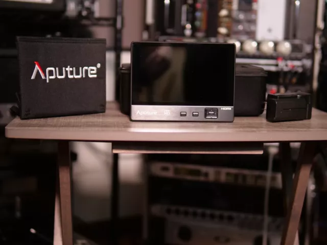 Aputure V-Screen VS-2 7 inch LCD Field Monitor with Case & Battery