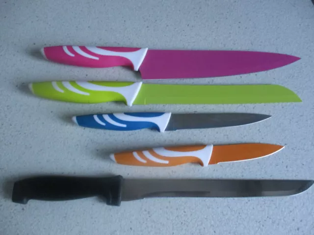 Lot 5 couteaux de cuisine assortis : couteau de chef, pain, viande