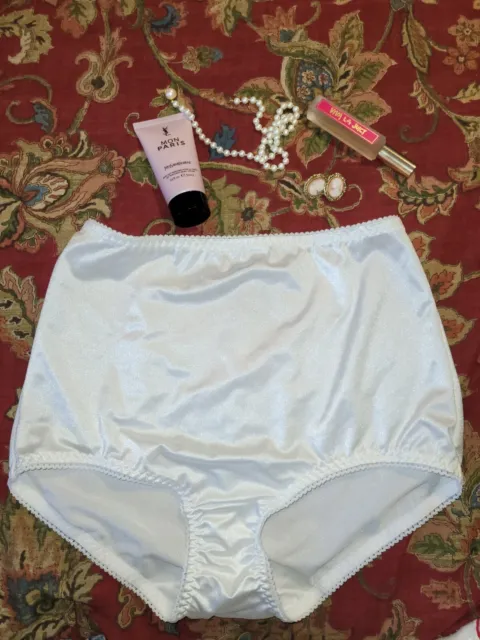 VINTAGE VASSARETTE WHITE Nylon High Waist Full Brief Panty Size