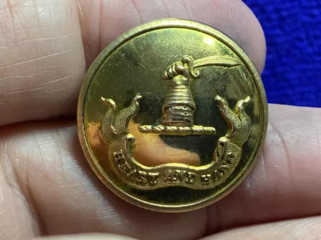 SCOTTISH MATHESON FAMILY ~ HEART IN HAND 25mm LIVERY BUTTON P&S FIRMIN 1840S NOS