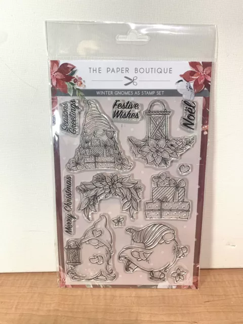 The Paper Boutique Winter Gnome A5 Briefmarken-Set neu versiegelt