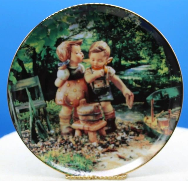M.J. HUMMEL CALENDAR Plate Collection "Hot Summer Days" Danbury Mint