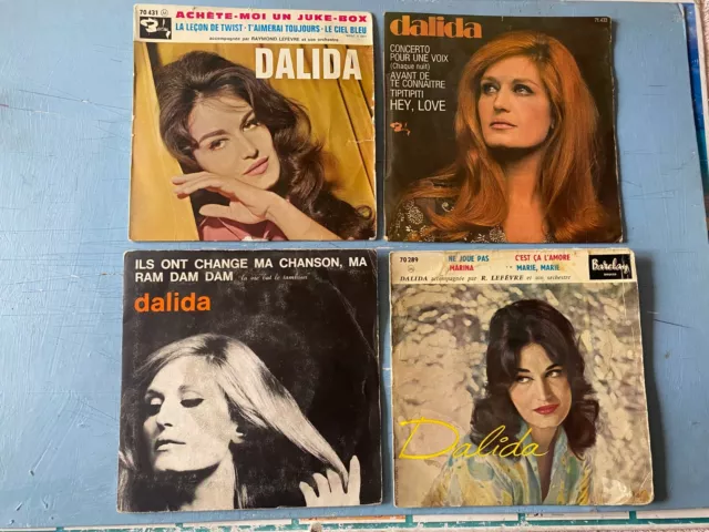 Lot de 4 anciens disques 45 tours vinyles de DALIDA Vintage collection